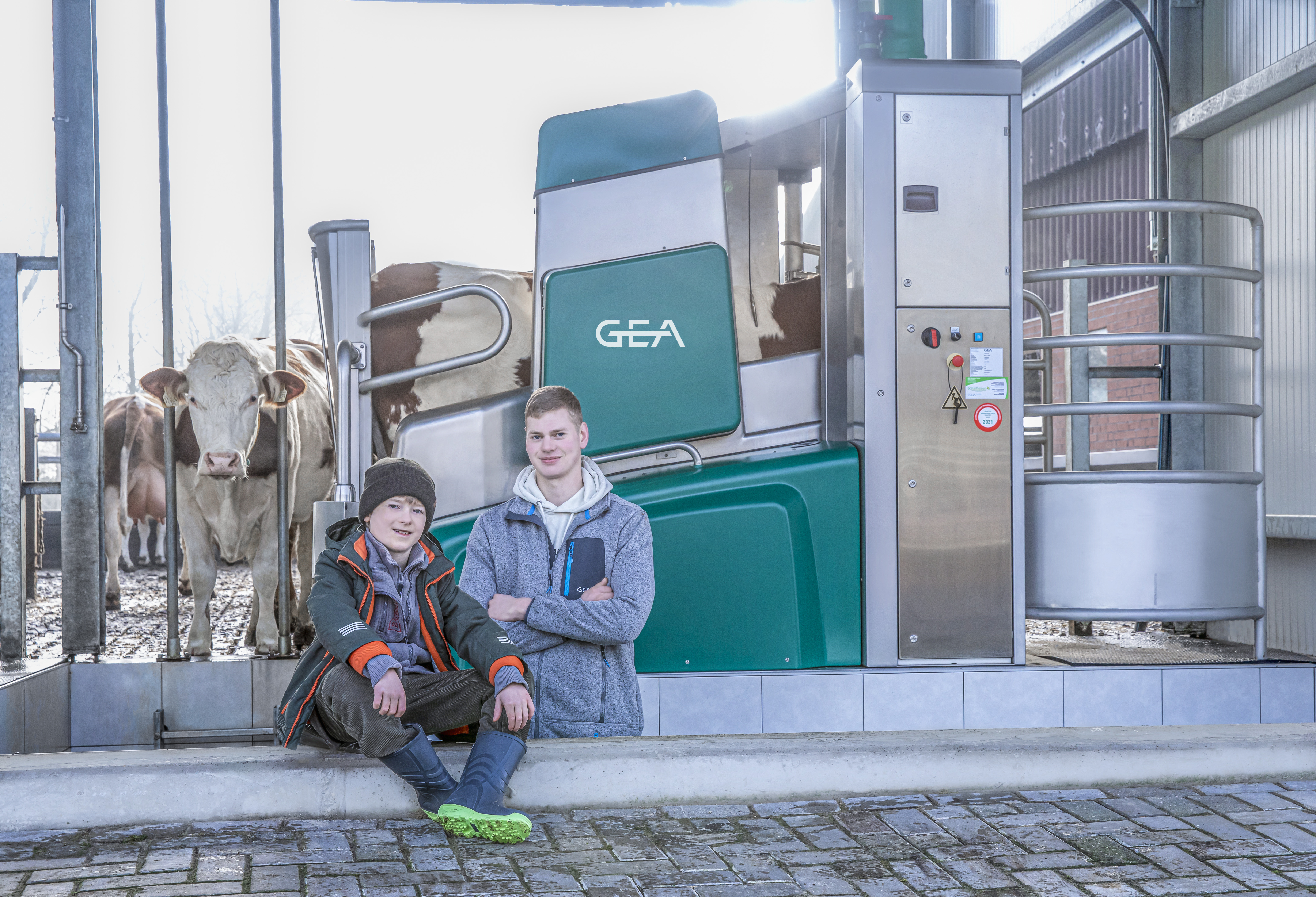 GEA DairyRobot R9500(Доильный робот полного цикла)